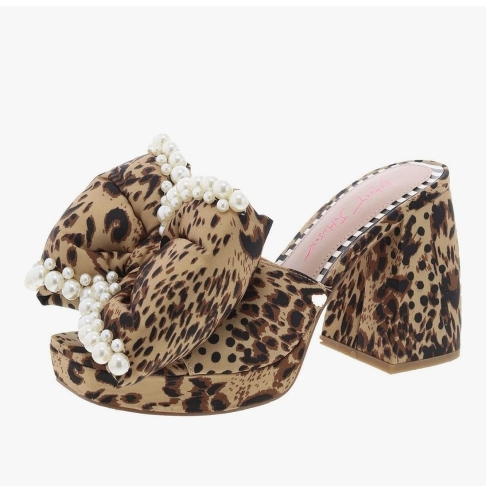👉✨️ Betsey Johnson MACCIE Leopard Print Platform Block Heels New inBox - Picture 2 of 3